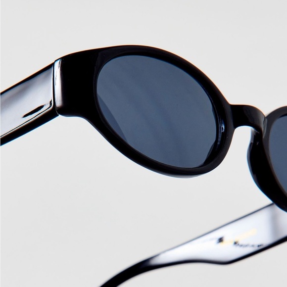 Urban Outfitters Vintage Minks Black Oval Sunglasses - Picture 2 of 8
